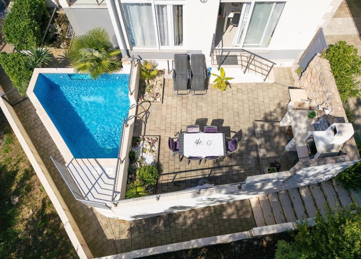 Apartment Sasso Bianco With The Private Pool 니바이스 외부 사진