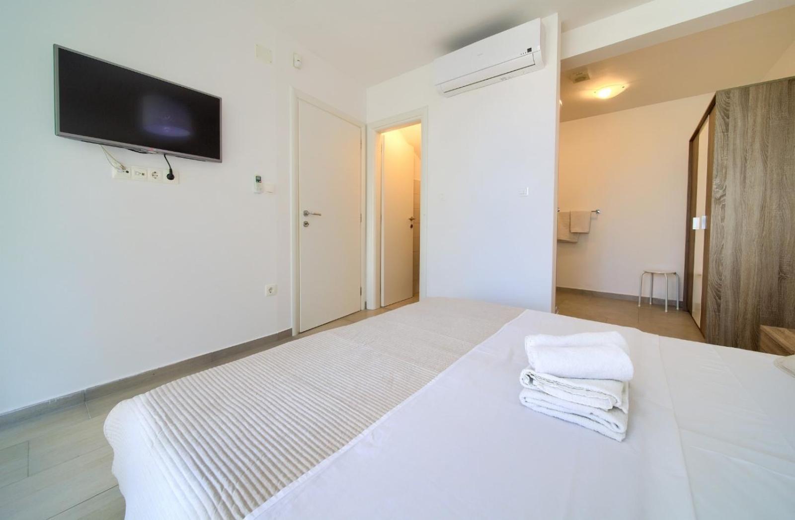 Apartment Sasso Bianco With The Private Pool 니바이스 외부 사진